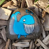 la Petite Baleine s'est mis à l'ombre pour avoir de l'humidité et regarder tranquillement les enfants qui jouent à la tyrolienne